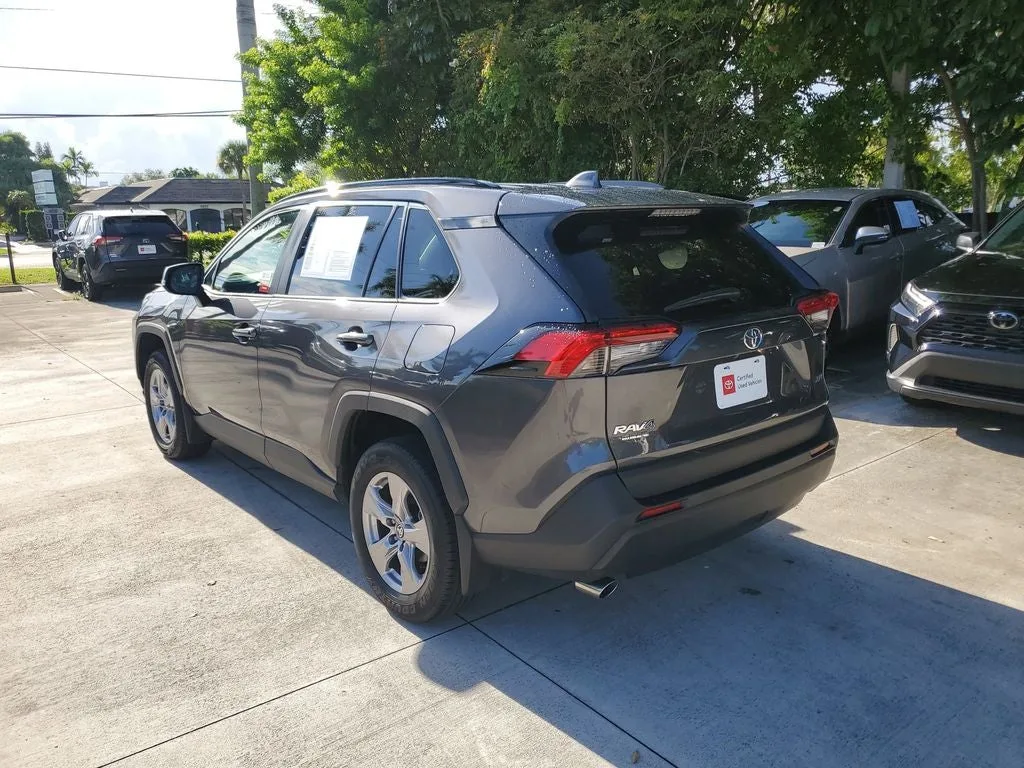 2025 Toyota RAV4 XLE photo 5