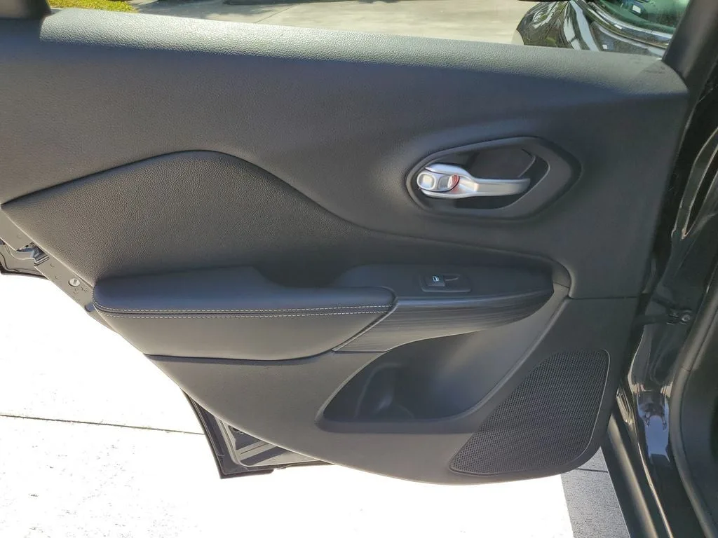 2015 Jeep Cherokee Latitude photo 11