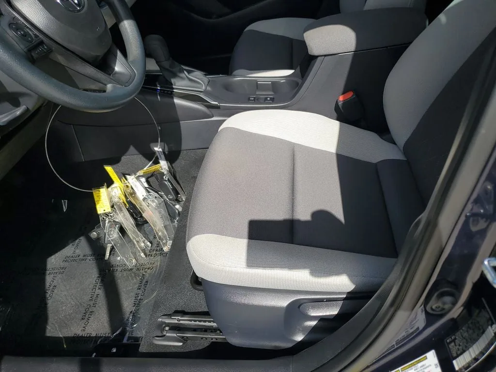 2025 Toyota Corolla LE photo 20