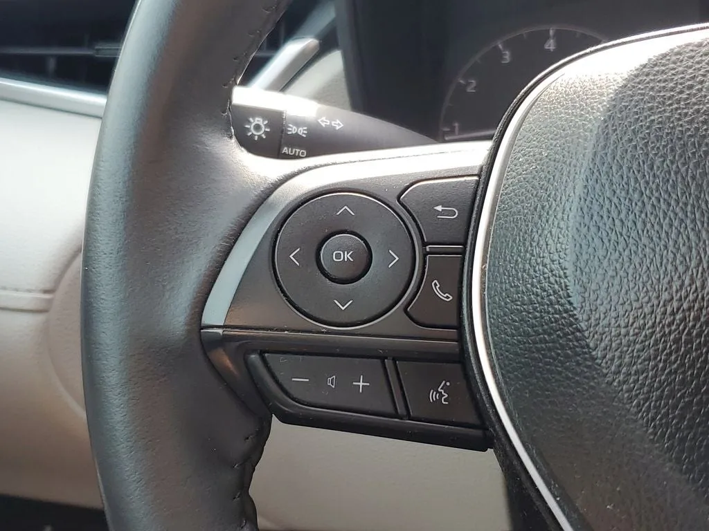 2024 Toyota Corolla Cross LE photo 24
