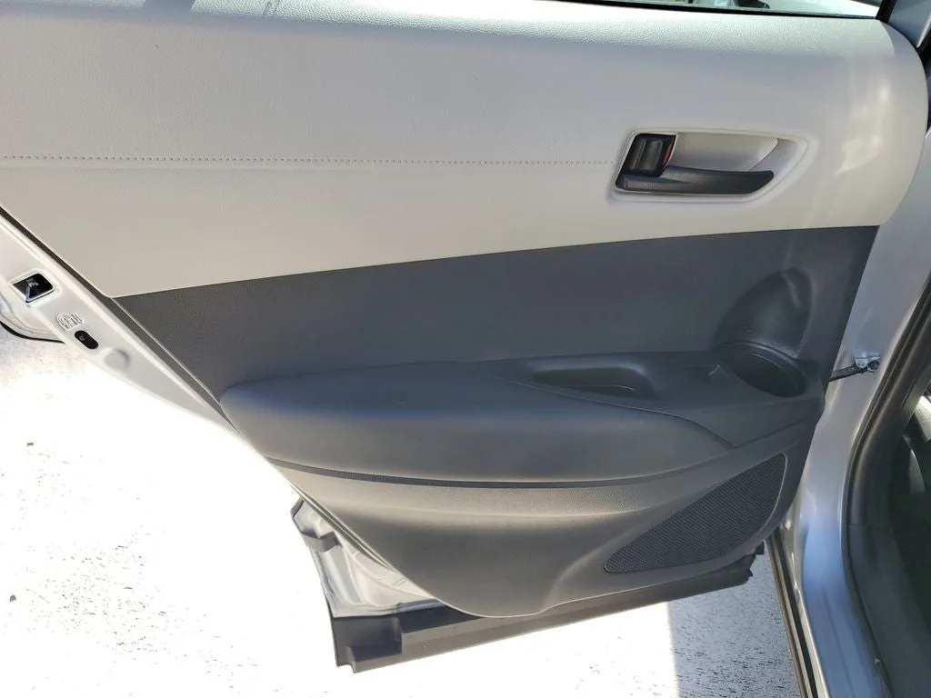 2024 Toyota Corolla Cross L photo 10
