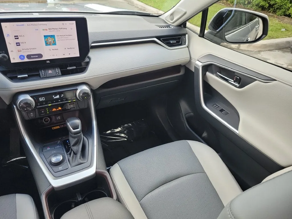 2023 Toyota RAV4 Hybrid Limited photo 18