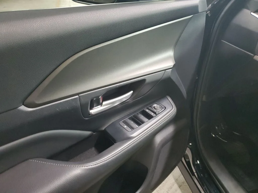 2024 Toyota Grand Highlander XLE photo 19