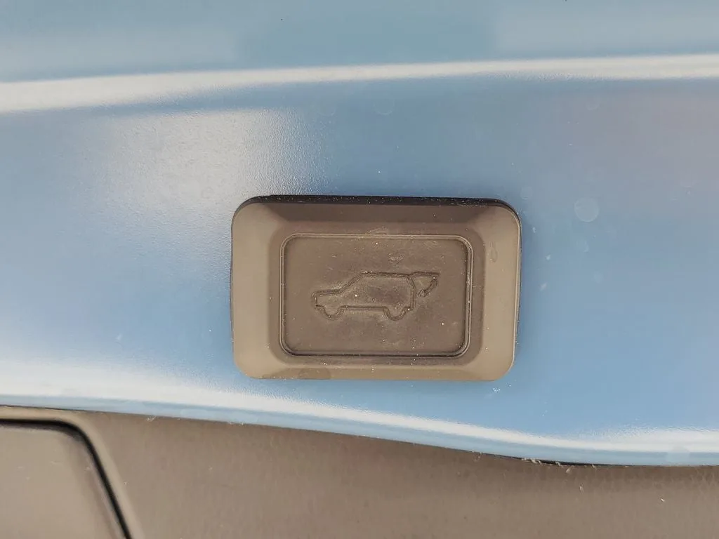2022 Toyota RAV4 Hybrid XSE photo 11
