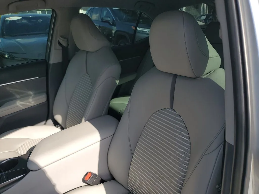 2023 Toyota Camry SE photo 18
