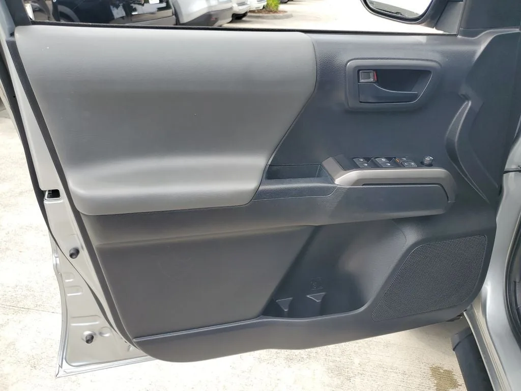 2022 Toyota Tacoma SR5 V6 photo 17