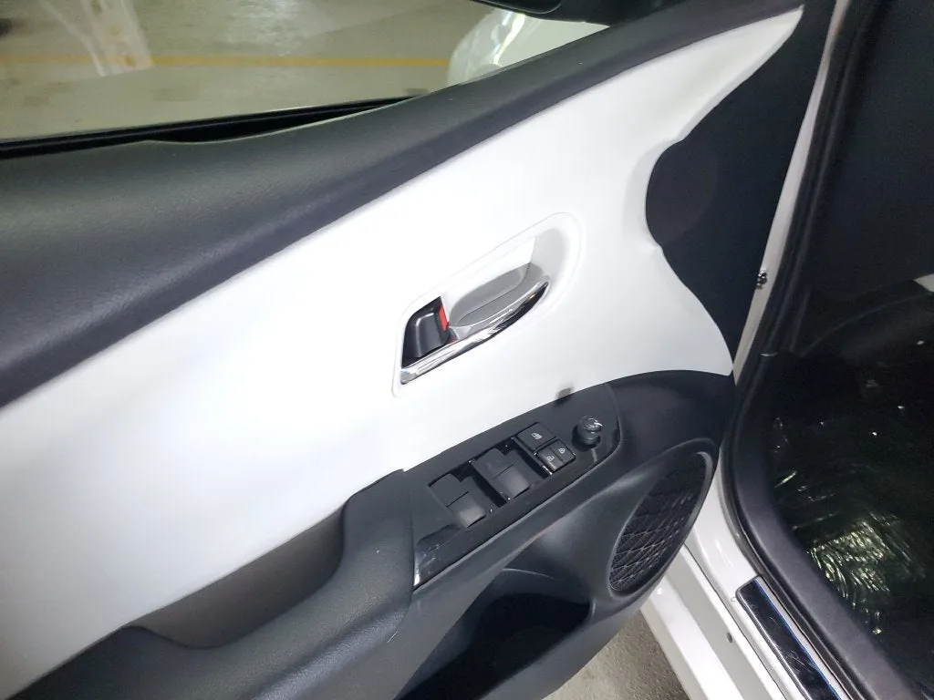 2021 Toyota Prius Limited photo 18