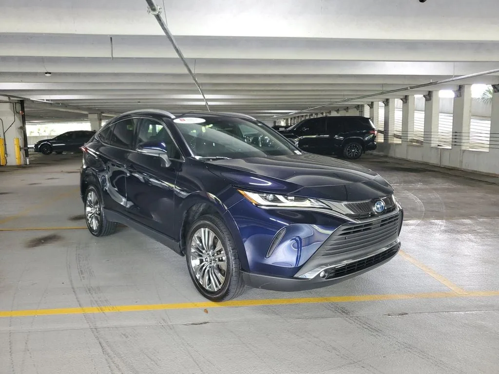 2023 Toyota Venza XLE photo 3
