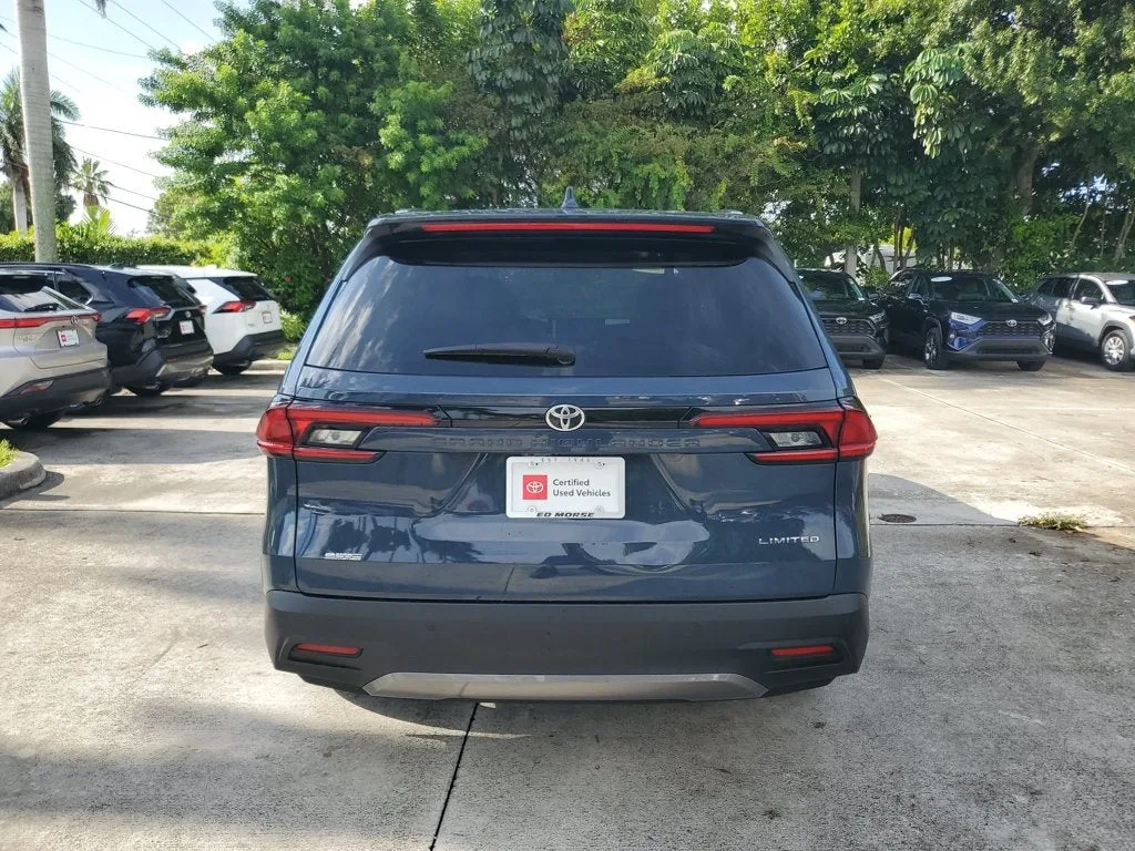 2025 Toyota Grand Highlander Limited photo 5