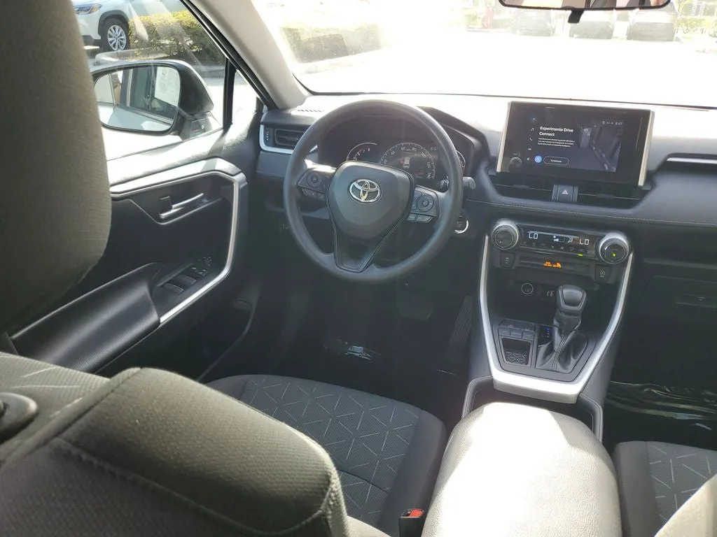 2024 Toyota RAV4 XLE photo 14