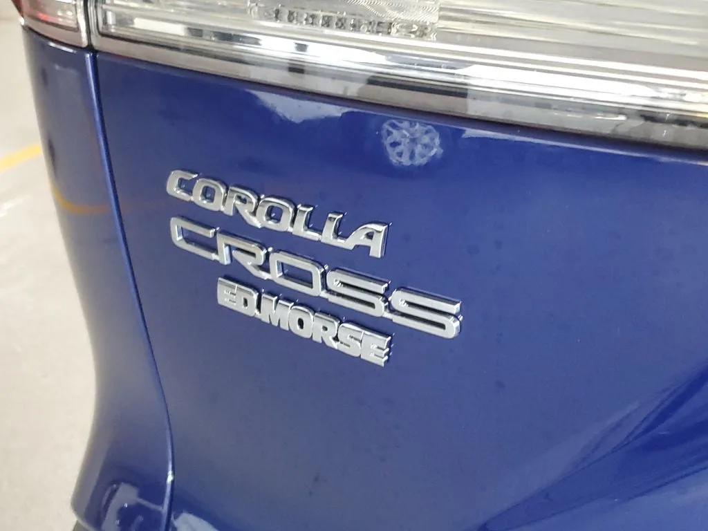 2023 Toyota Corolla Cross LE photo 9