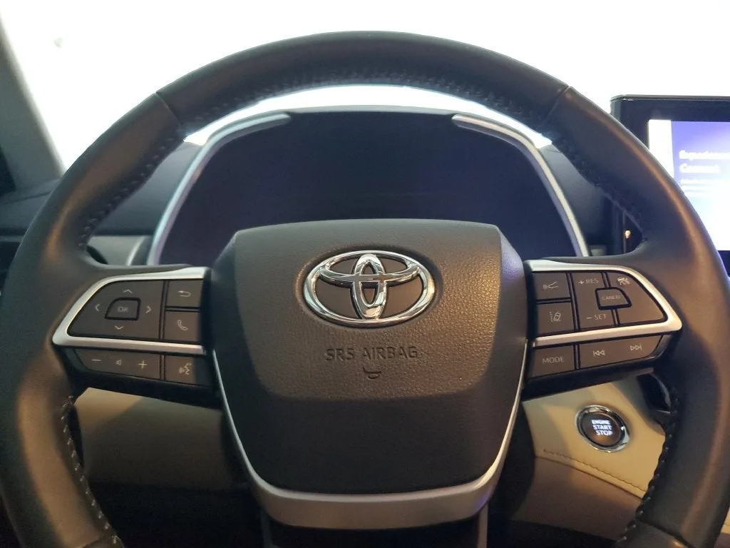 2023 Toyota Highlander XLE photo 25