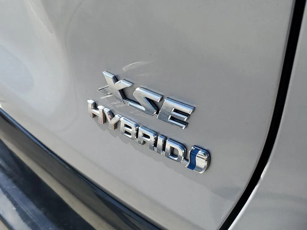 2024 Toyota RAV4 Hybrid XSE photo 8
