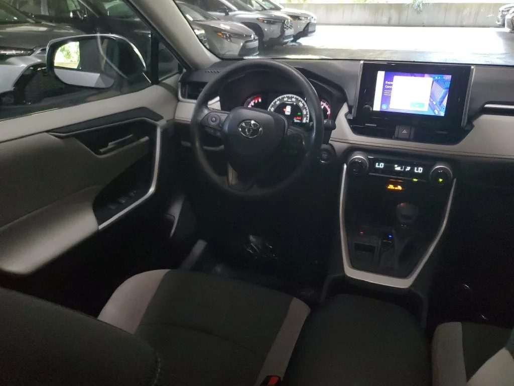 2025 Toyota RAV4 XLE photo 14