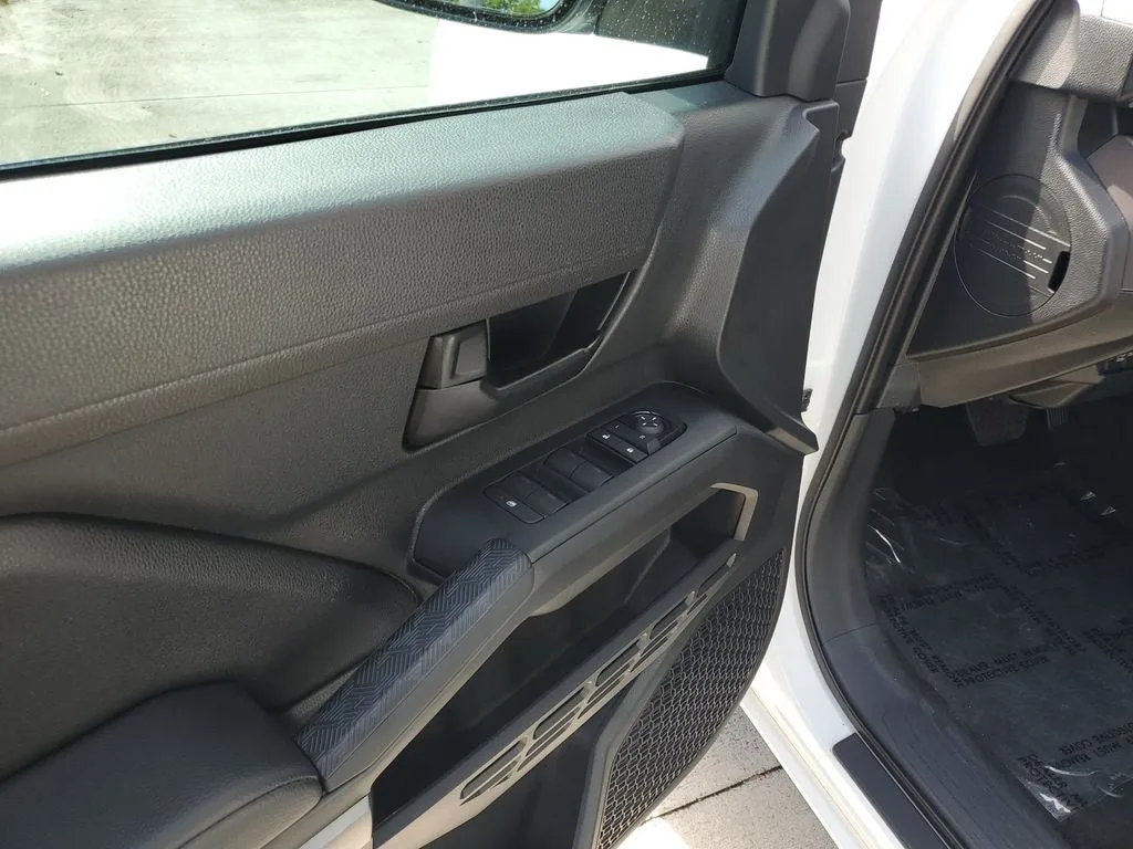 2024 Toyota Tacoma SR5 photo 18