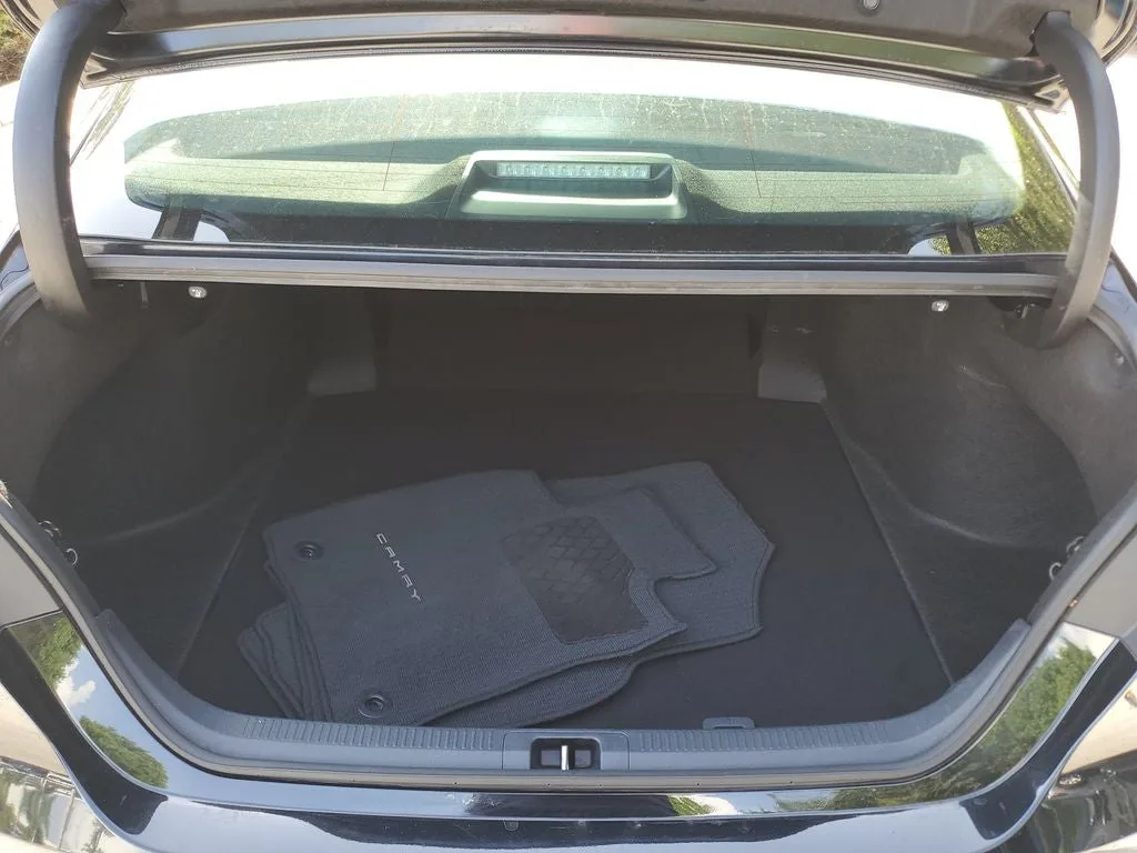 2023 Toyota Camry LE photo 9