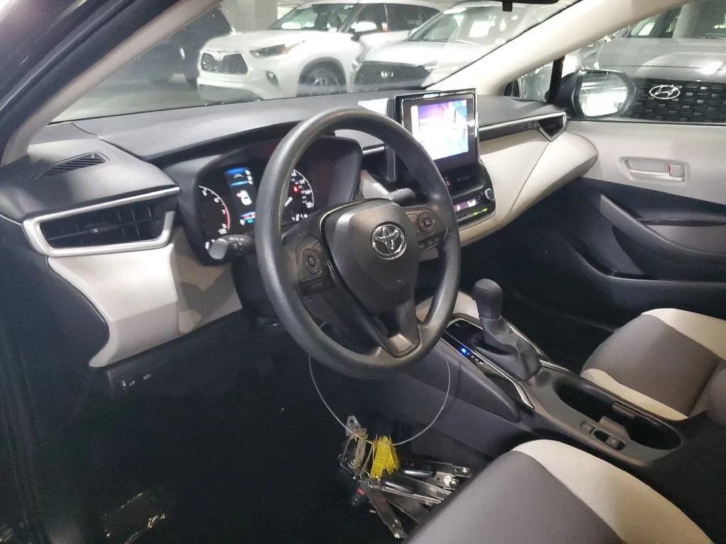 2025 Toyota Corolla LE photo 21