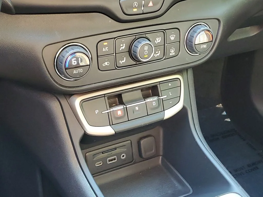 2024 GMC Terrain Denali photo 30