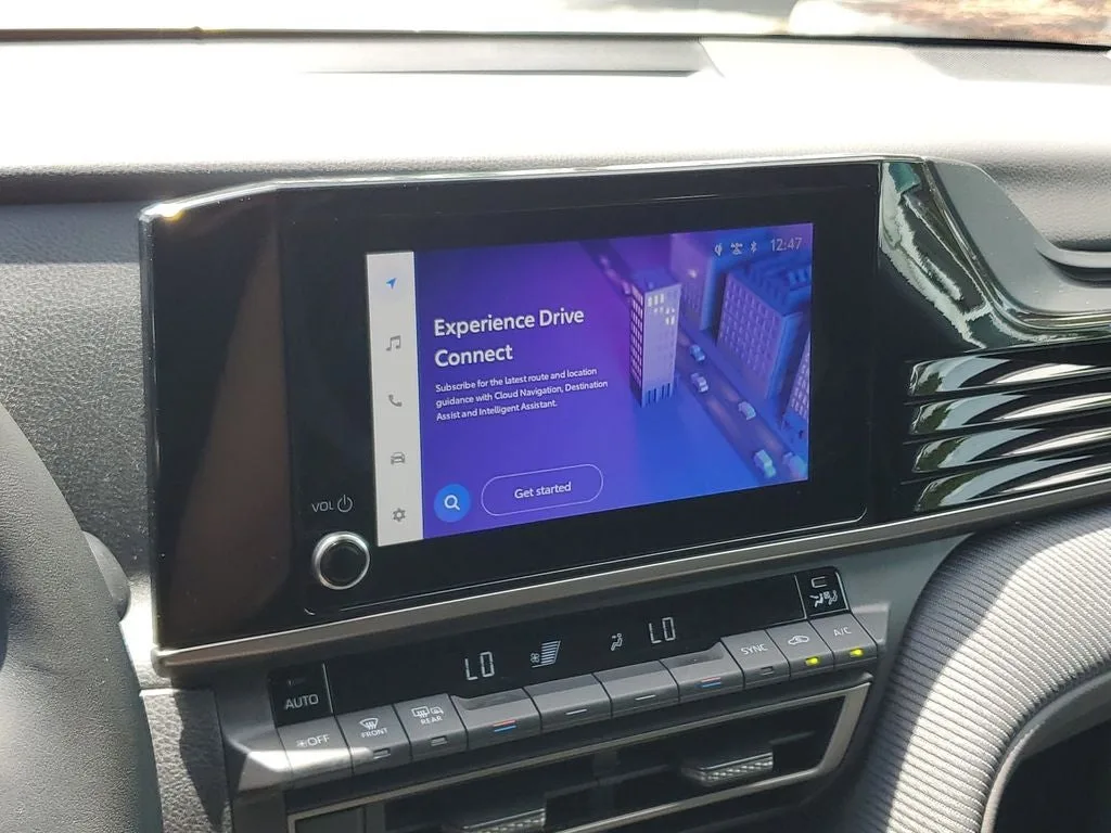 2025 Toyota Camry SE photo 26