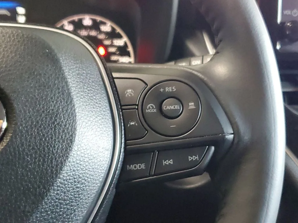 2023 Toyota Corolla Cross LE photo 23