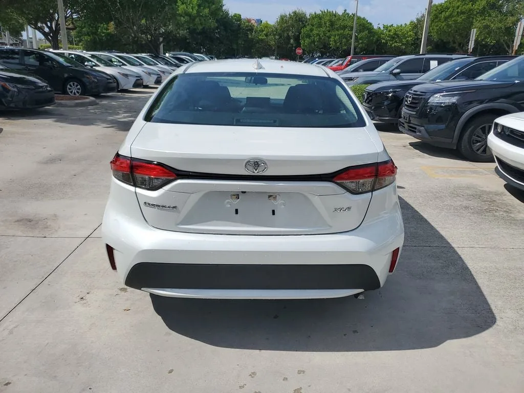 2022 Toyota Corolla XLE photo 5