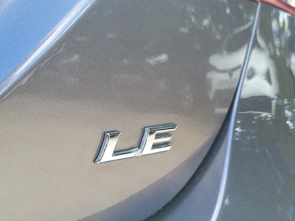 2023 Toyota Camry LE photo 8