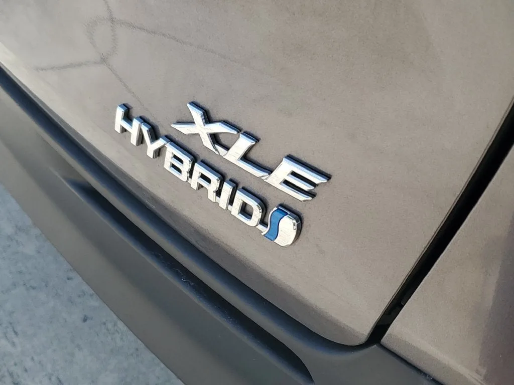 2024 Toyota Sienna XLE 8 Passenger photo 8