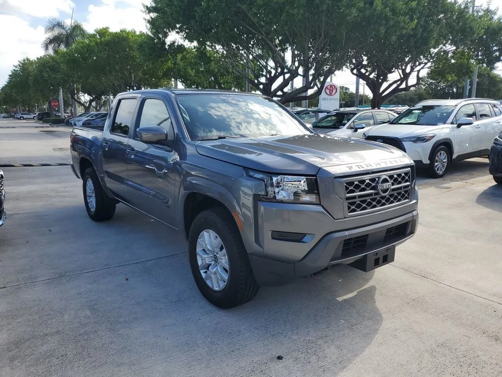 2023 Nissan Frontier SV photo 3