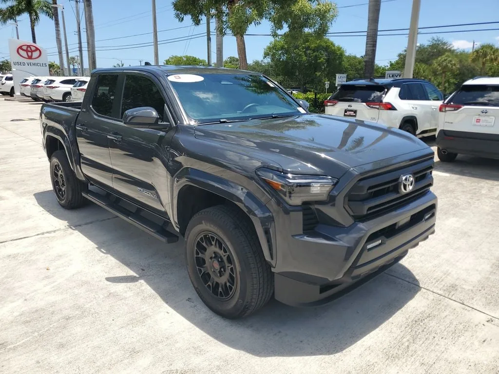 2025 Toyota Tacoma SR5 photo 3