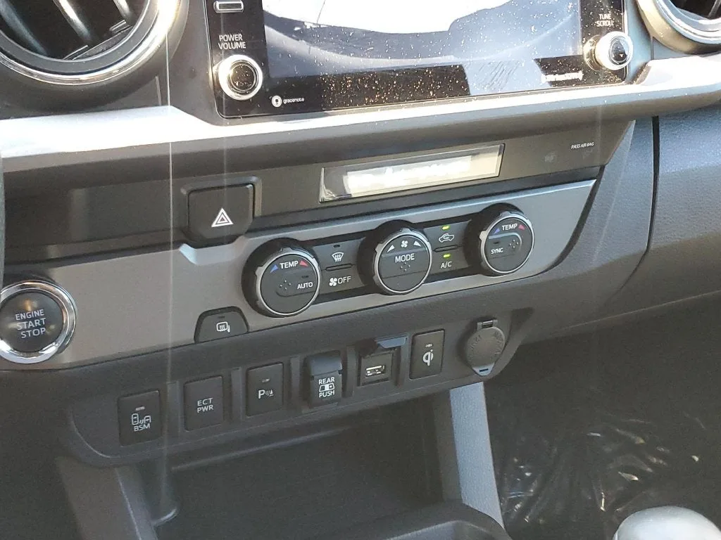 2022 Toyota Tacoma TRD Sport V6 photo 26