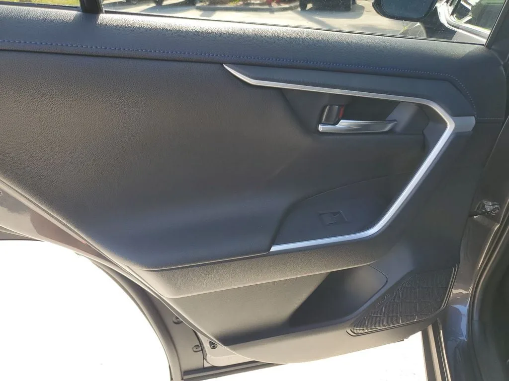 2023 Toyota RAV4 Hybrid XSE photo 12