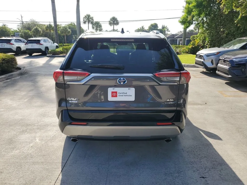 2023 Toyota RAV4 Hybrid XSE photo 5