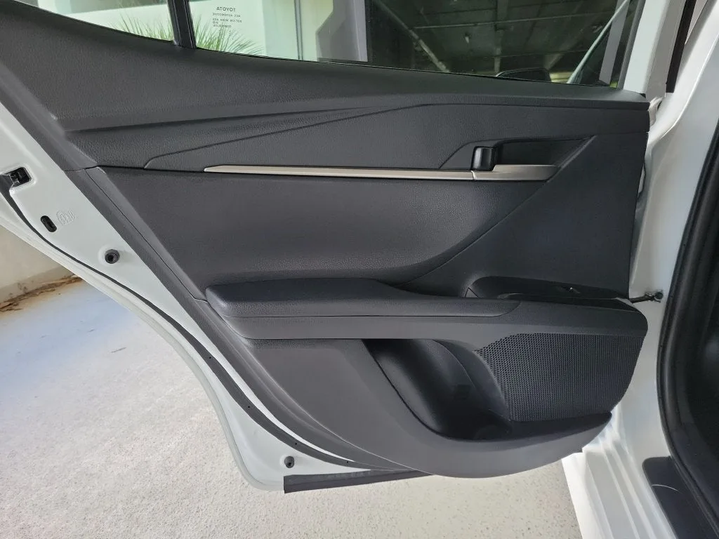 2025 Toyota Camry SE photo 10