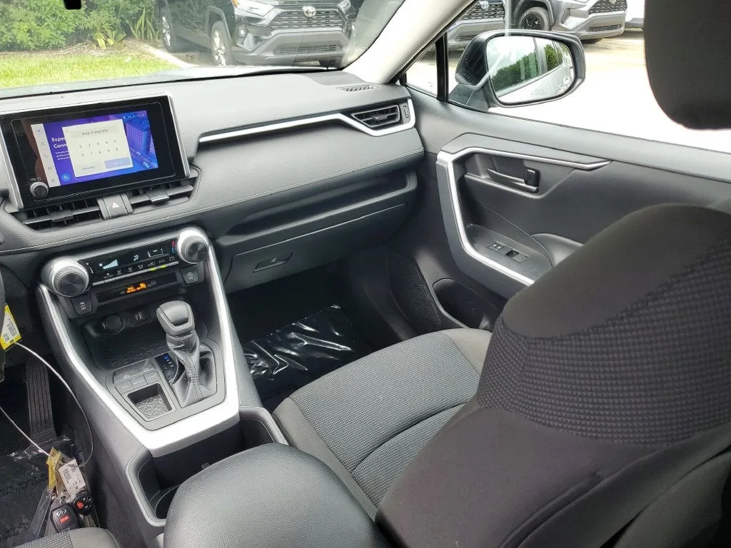 2024 Toyota RAV4 LE photo 16