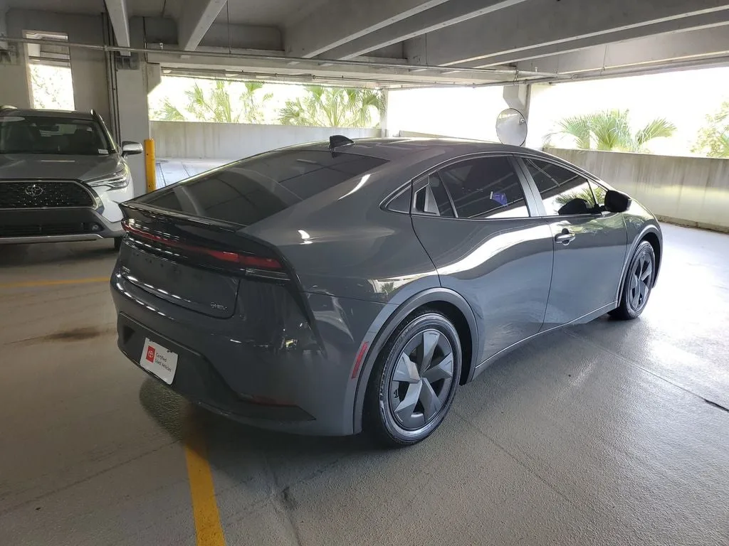 2026 Toyota Prius LE photo 4