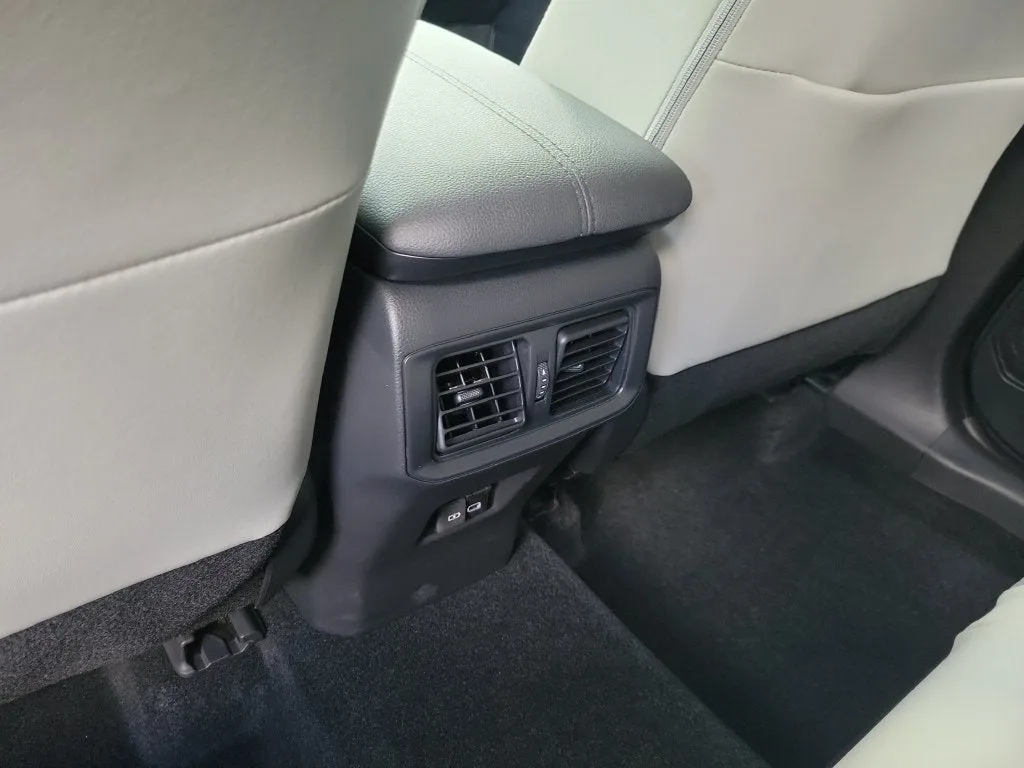 2023 Toyota RAV4 Hybrid Limited photo 13