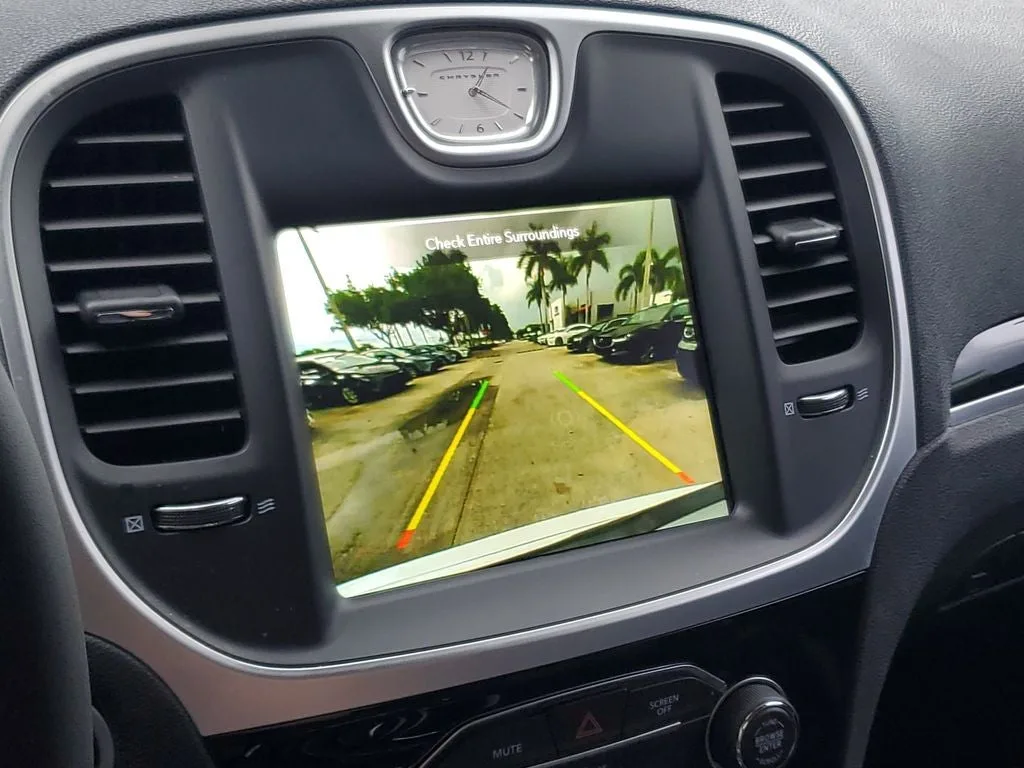2023 Chrysler 300 Touring photo 26