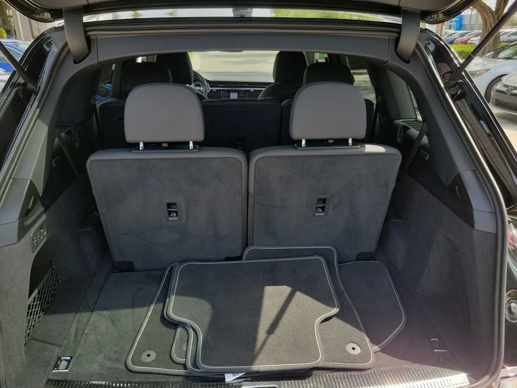 2025 Audi Q7 55 Premium Plus quattro photo 8