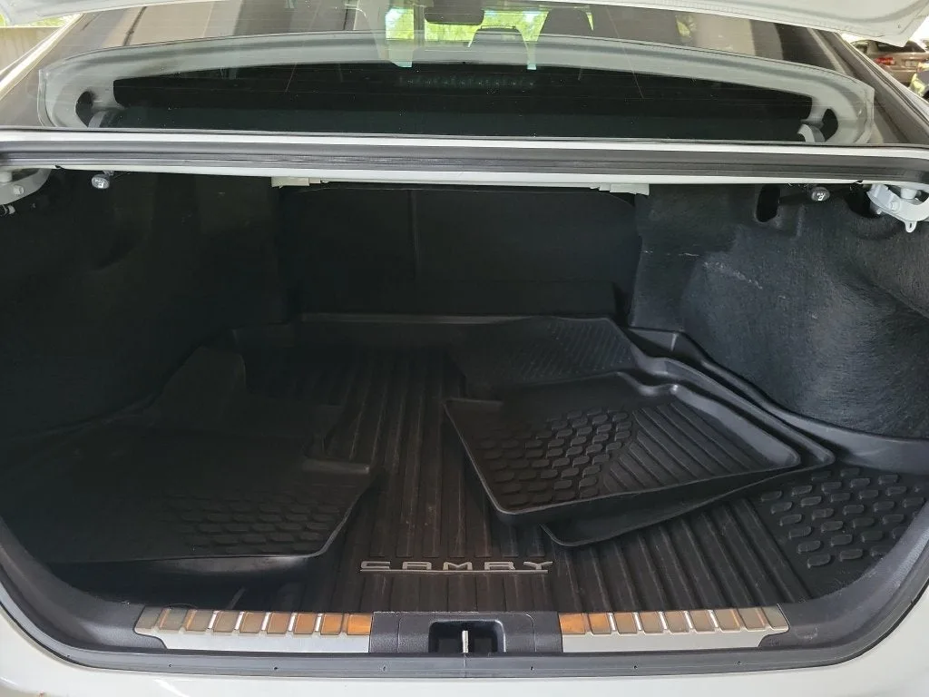 2025 Toyota Camry SE photo 9