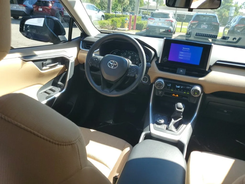 2024 Toyota RAV4 Hybrid XLE photo 14