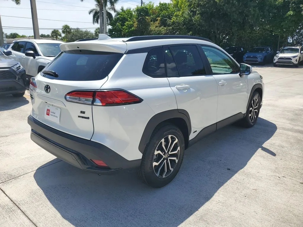 2023 Toyota Corolla Cross Hybrid SE photo 6