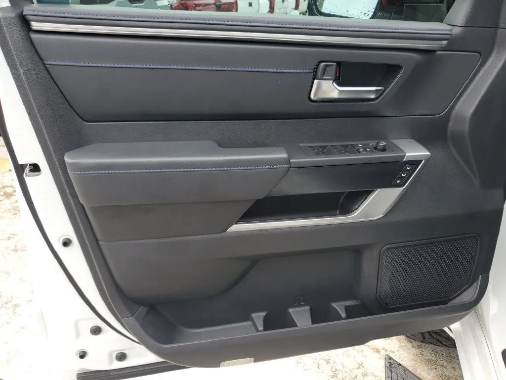 2025 Toyota Tundra Hybrid Platinum photo 18