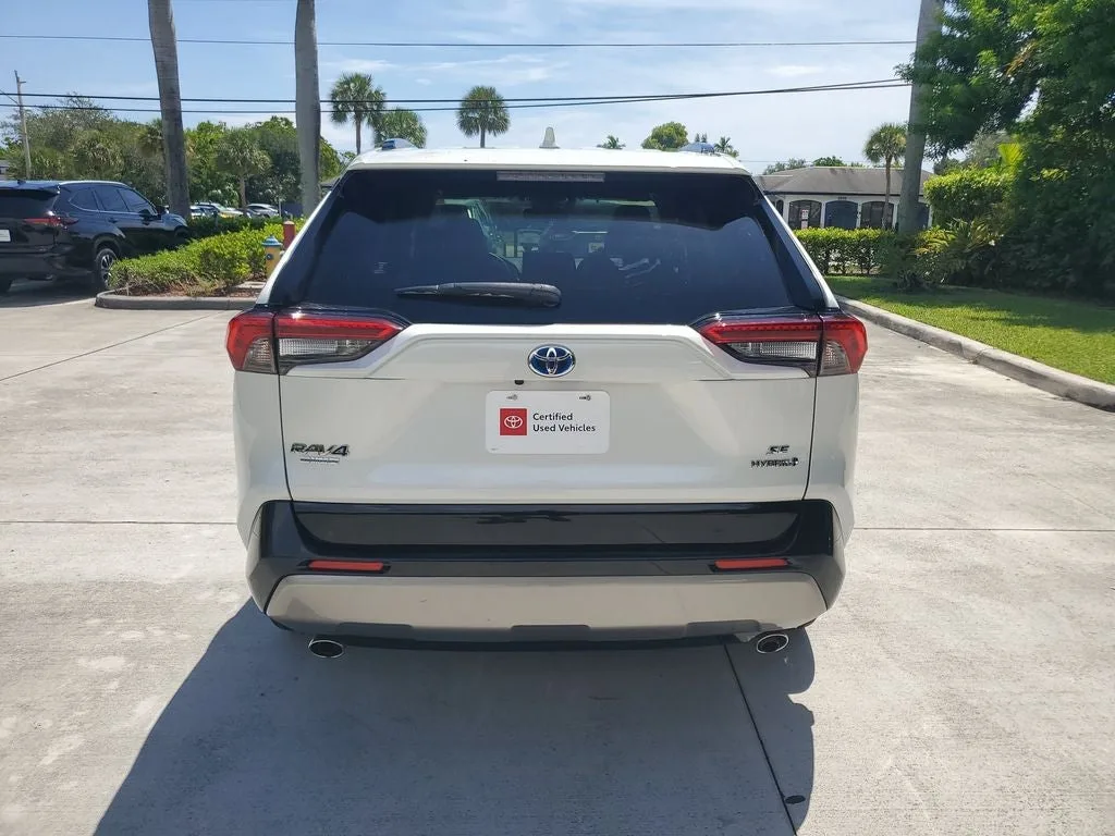 2022 Toyota RAV4 Hybrid SE photo 5