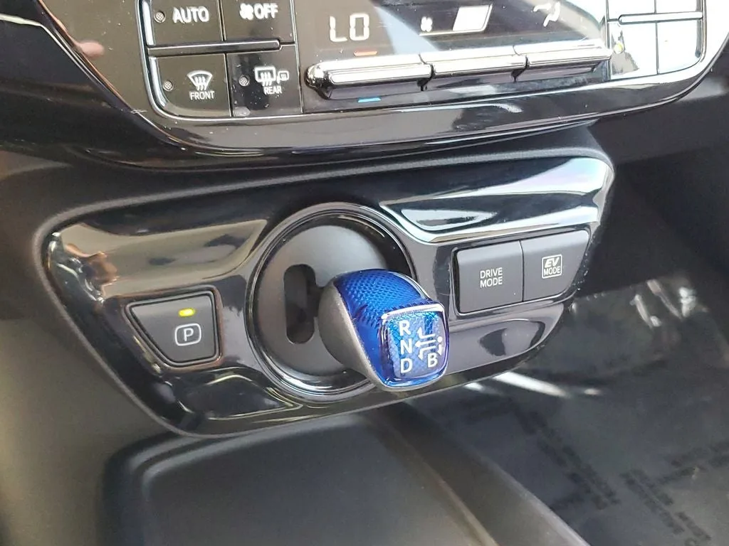 2022 Toyota Prius LE photo 29