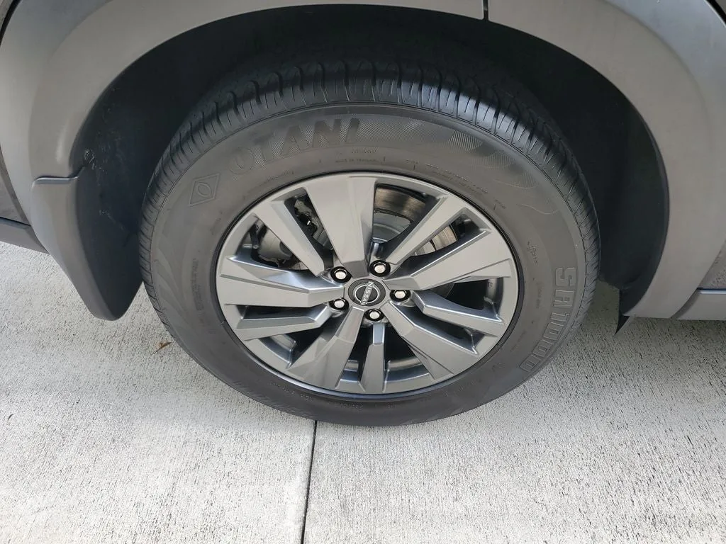 2022 Nissan Pathfinder SV photo 7