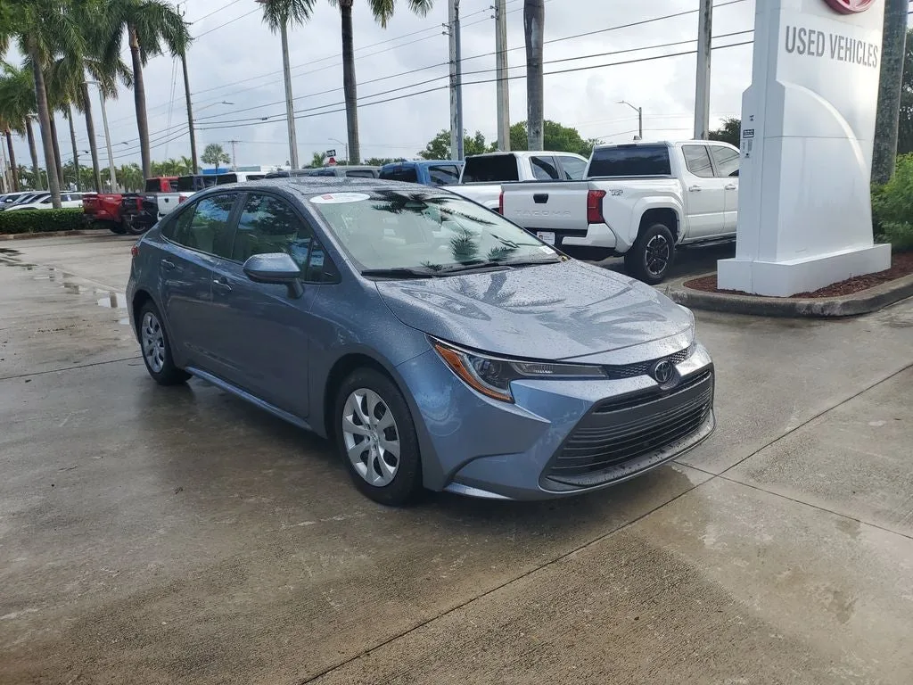 2024 Toyota Corolla LE photo 3