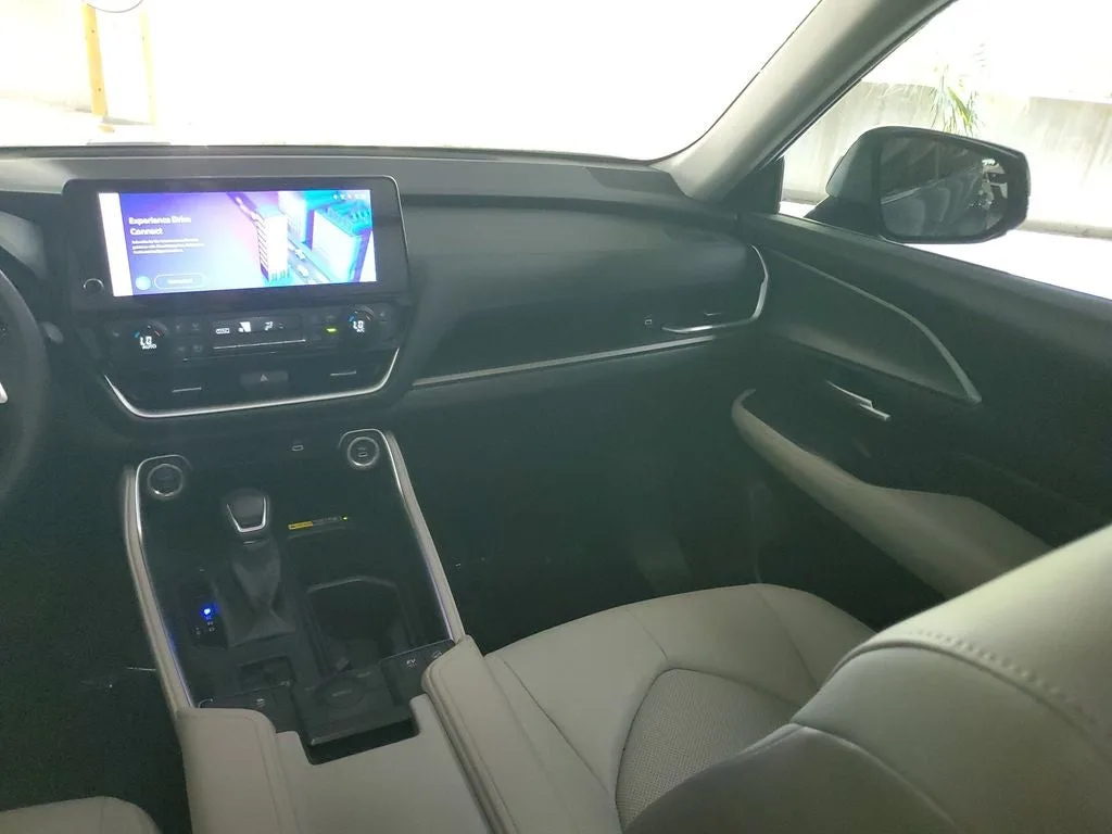 2025 Toyota Grand Highlander Hybrid XLE photo 17