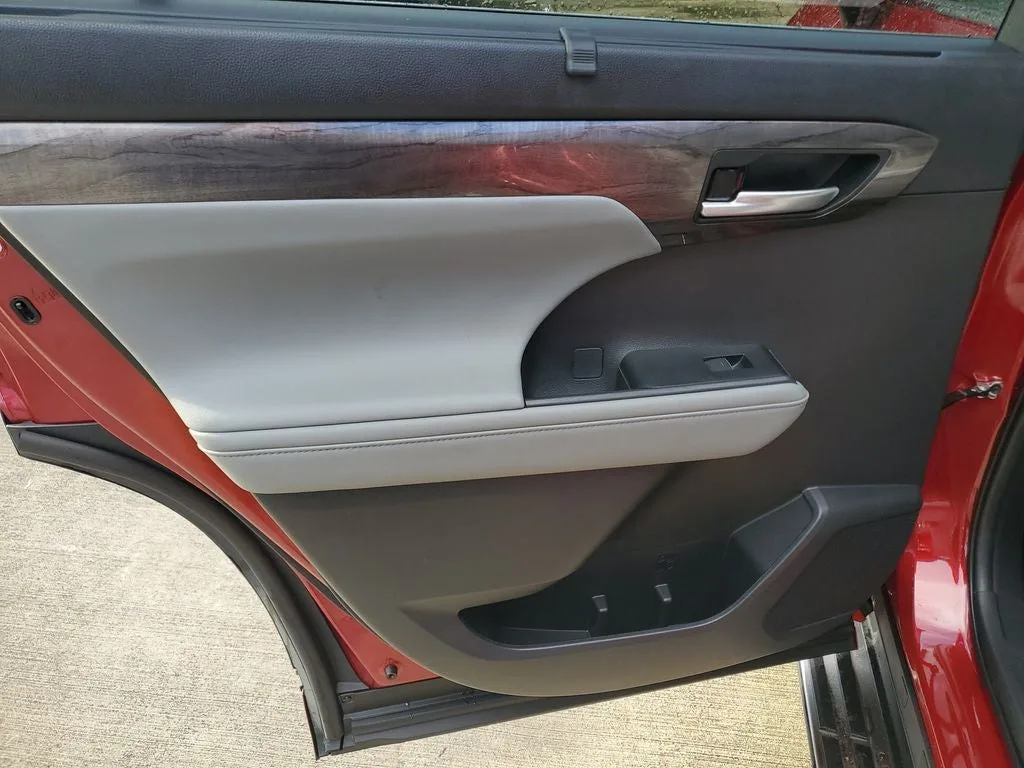 2023 Toyota Highlander Limited photo 12