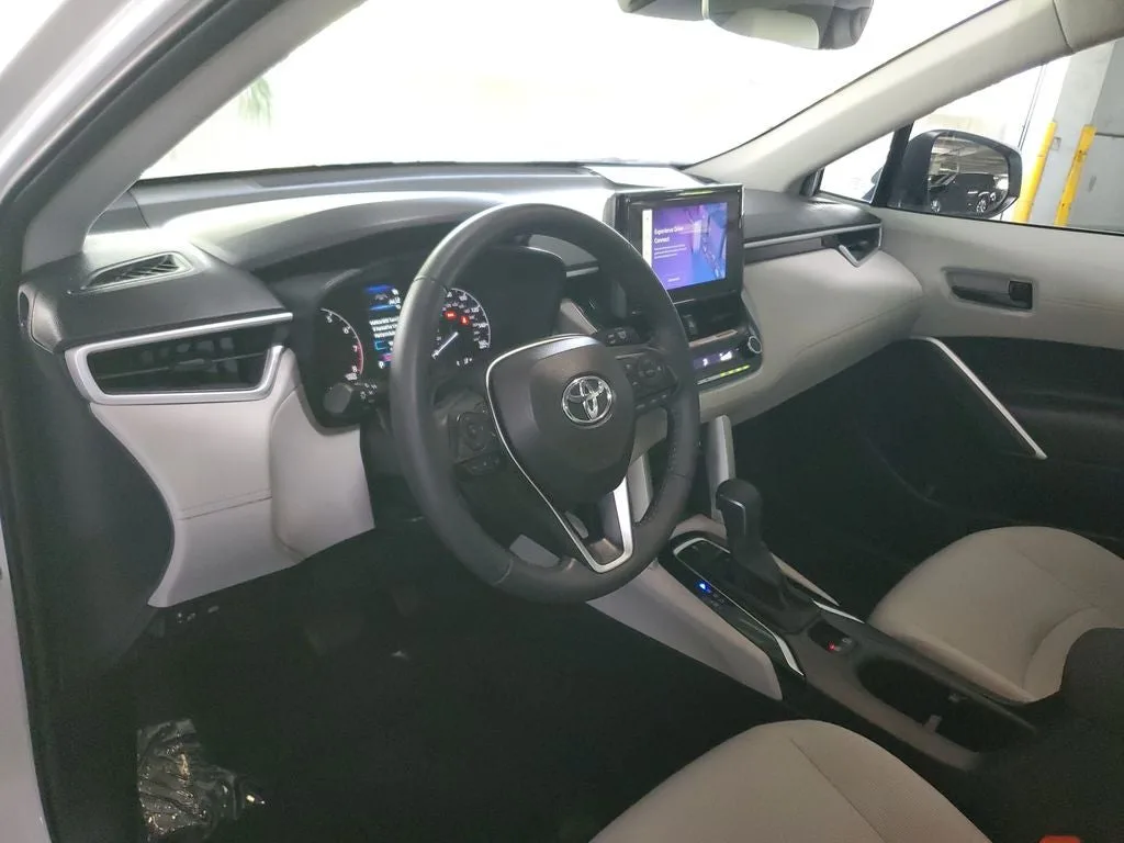 2024 Toyota Corolla Cross LE photo 21