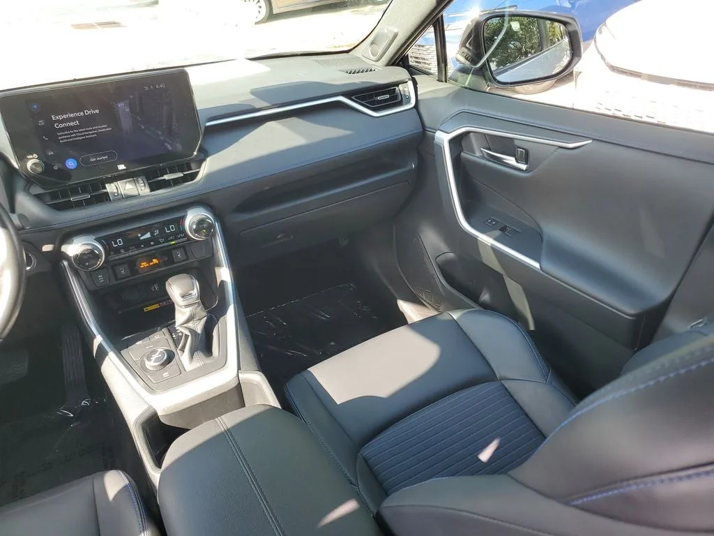 2024 Toyota RAV4 Hybrid XSE photo 18